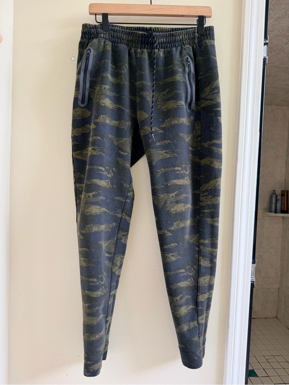 Men’s old navy active jogger pants size medium